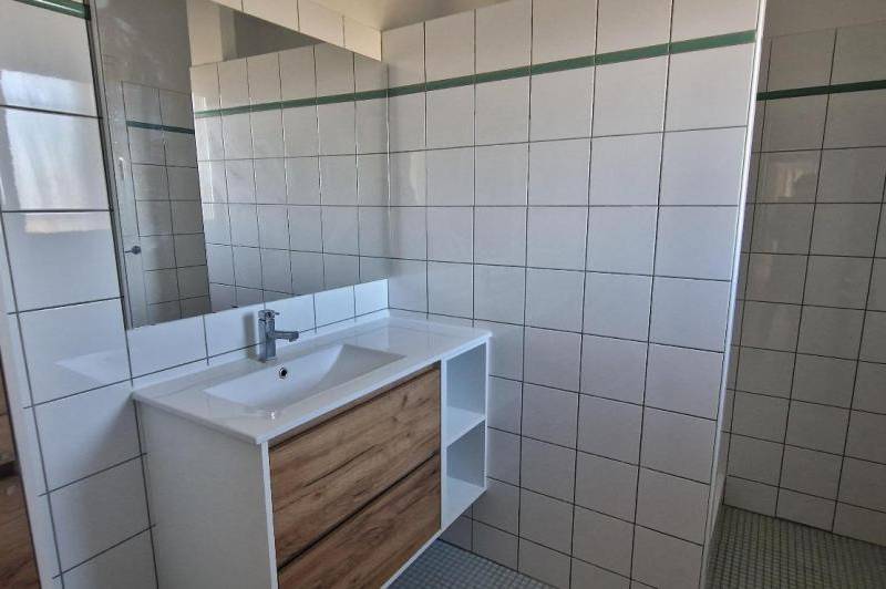 Appartement dans mas - garage - cour cloturee ...