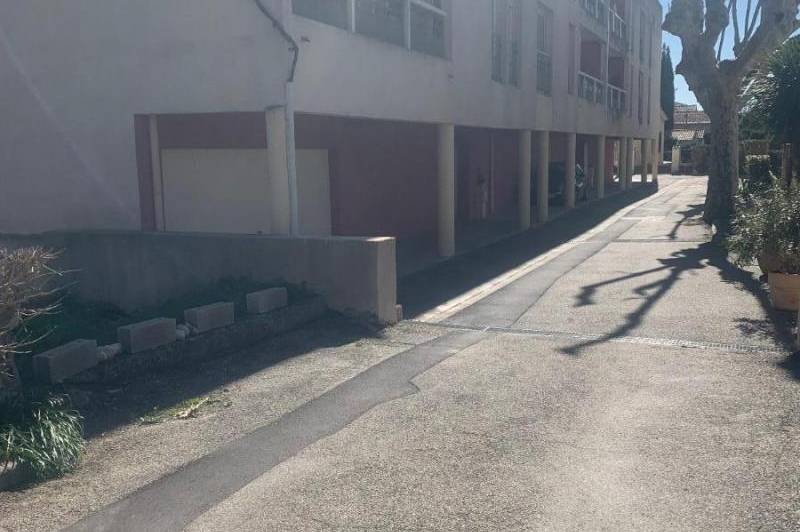 Place de parking dans residence securisee a 5  ...