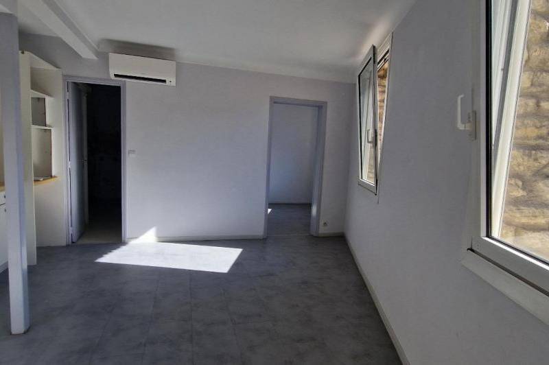 Maison de village sur 2 niveaux - vue  ...