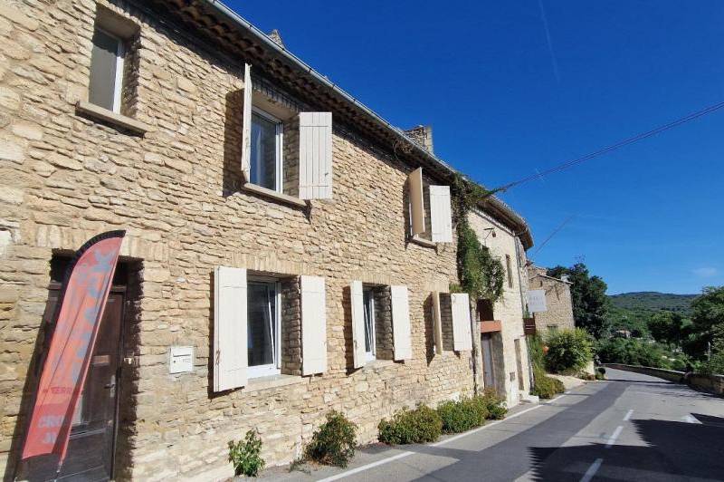 Maison de village sur 2 niveaux - vue  ...