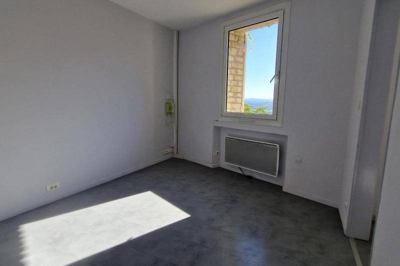 Maison de village sur 2 niveaux - vue  ...