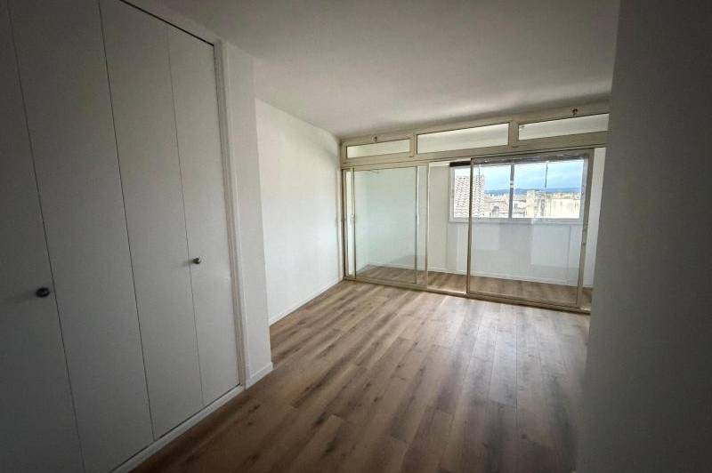 Studio avec cuisine equipee- ascenseur- - climatisation - ...