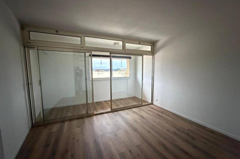 Studio avec cuisine equipee- ascenseur- - climatisation - ...