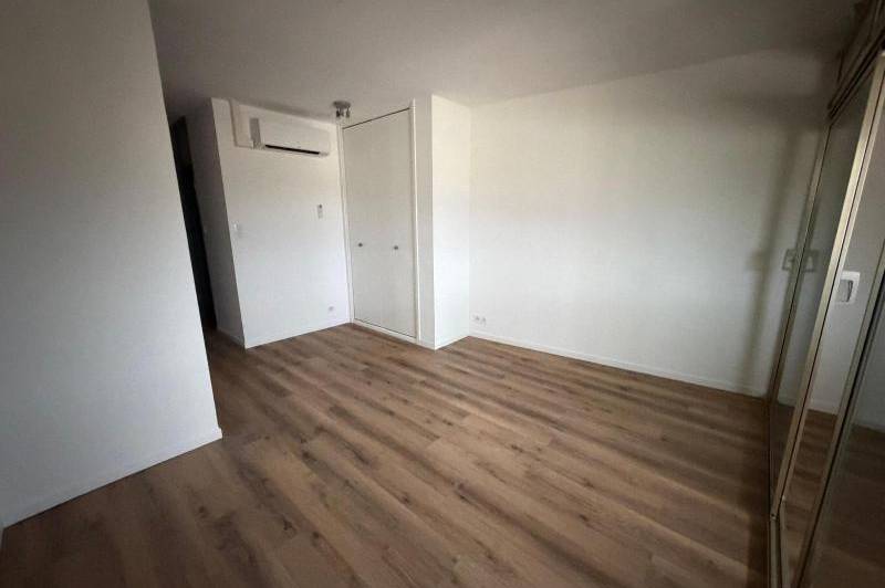 Studio avec cuisine equipee- ascenseur- - climatisation - ...