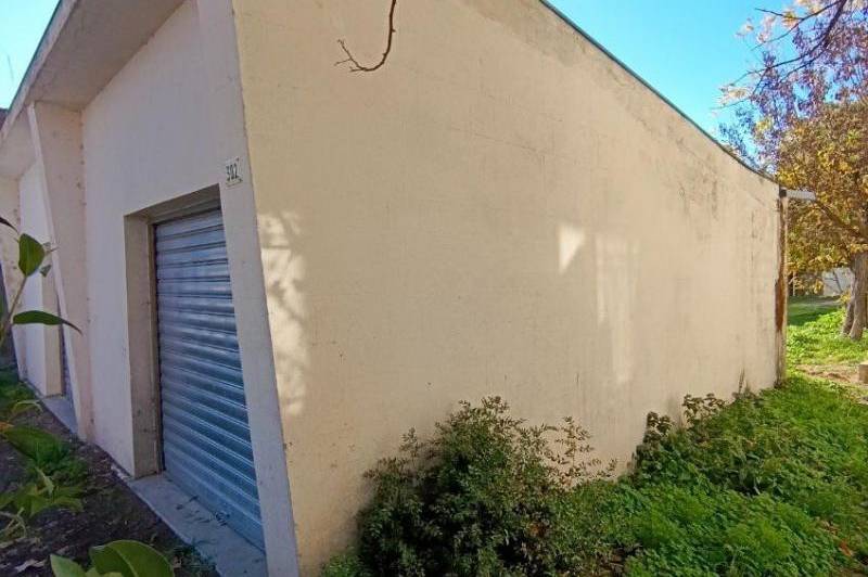 Box 32 m² - rideau métallique - box ...