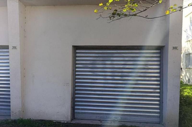 Box 32 m² - rideau métallique - box ...