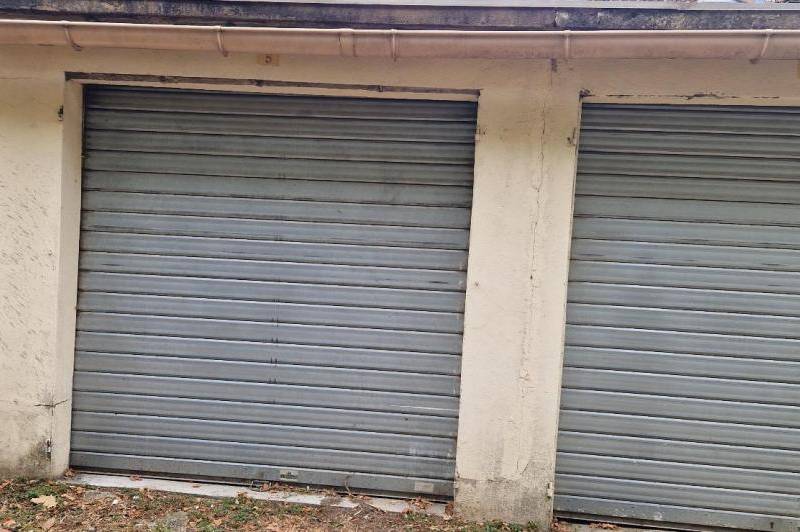 Garage num 5 -  environ 15 m²  ...