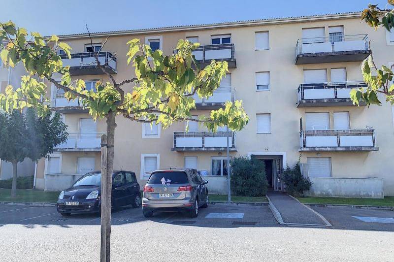 Appartement dans residence securisee avec balcon et parkng  ...