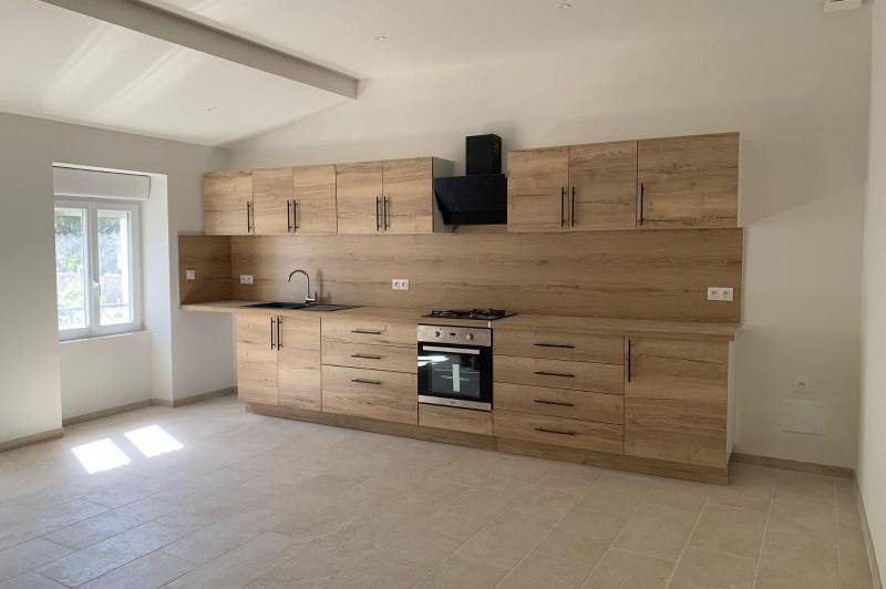 Maison de village -entierement renovee - espace stationnement  ...