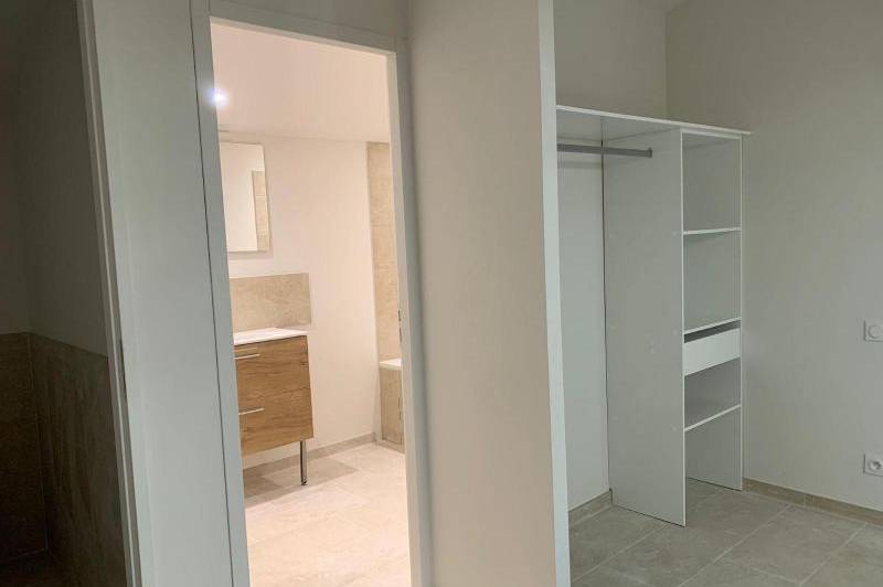 Maison de village -entierement renovee - espace stationnement  ...