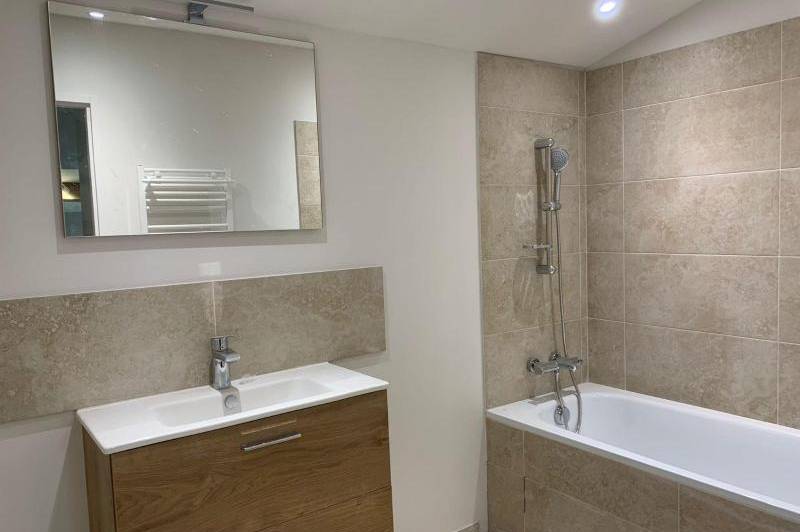 Maison de village -entierement renovee - espace stationnement  ...