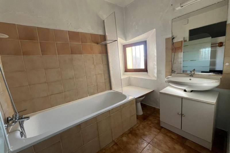 Appartement dans partie de mas - appartement dans  ...