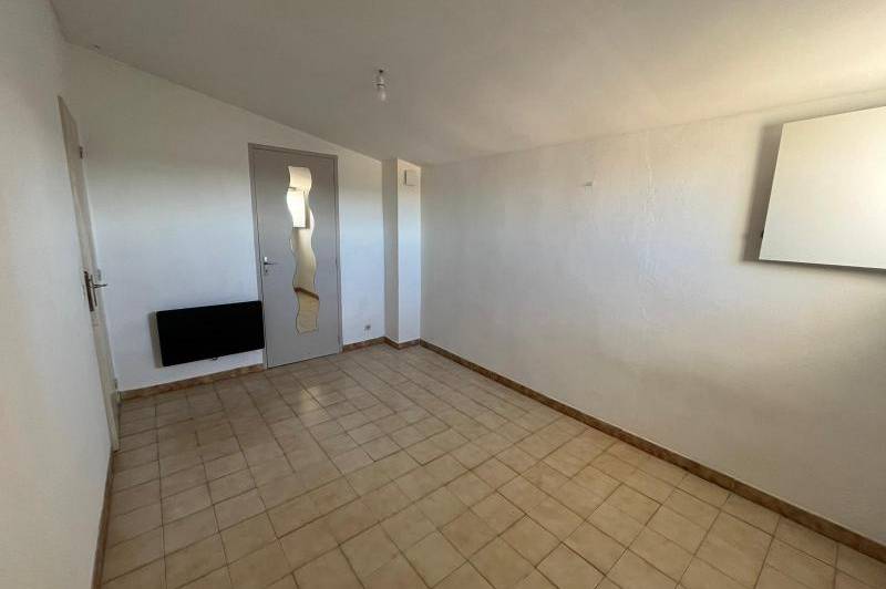 Appartement dans partie de mas - appartement dans  ...