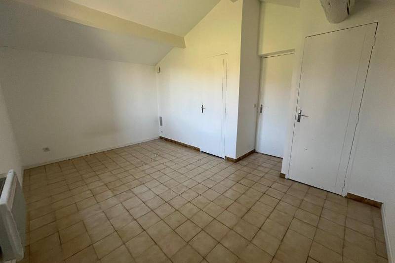 Appartement dans partie de mas - appartement dans  ...