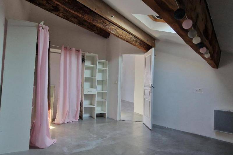 Appartement t3 renove - grande terrasse - centre  ...