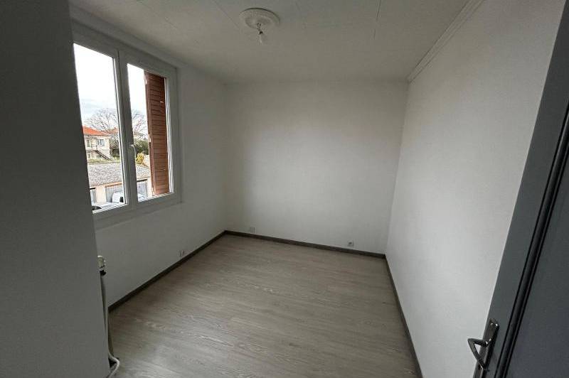 Appartement renove -garage -balcon - appartement renove -  ...