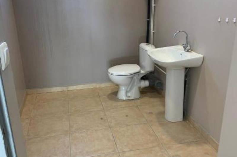 Local commercial ou professionnel au rdc dans zone  ...