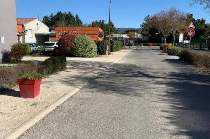 Local commercial ou professionnel au rdc dans zone  ...