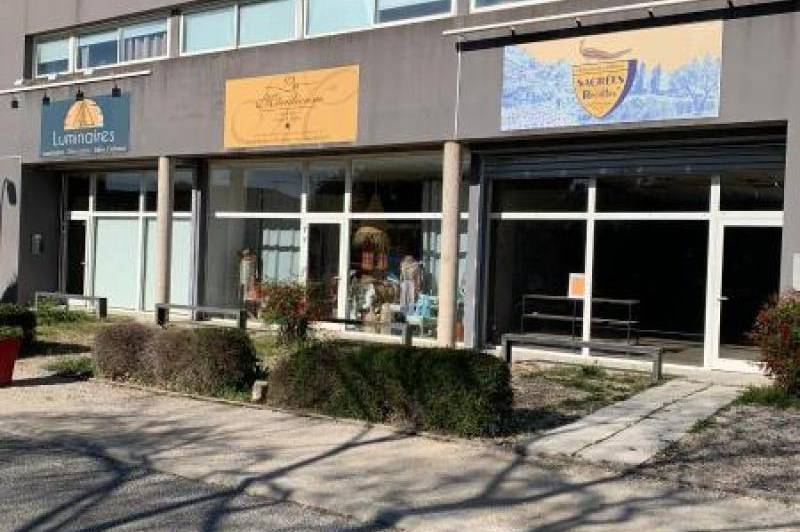 Local commercial ou professionnel au rdc dans zone  ...