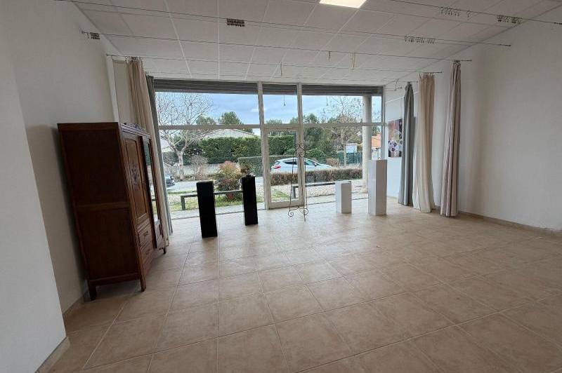 Local commercial - grande vitrine - local commercial  ...