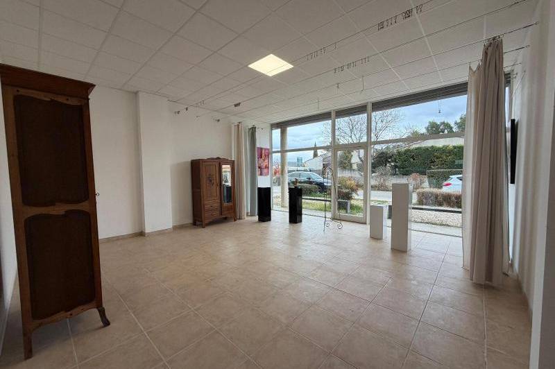 Local commercial - grande vitrine - local commercial  ...