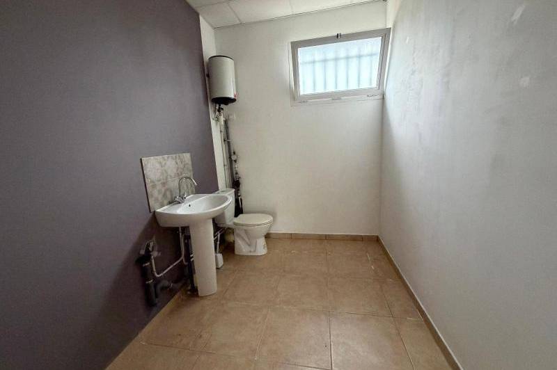 Local commercial - grande vitrine - local commercial  ...