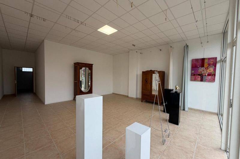 Local commercial - grande vitrine - local commercial  ...