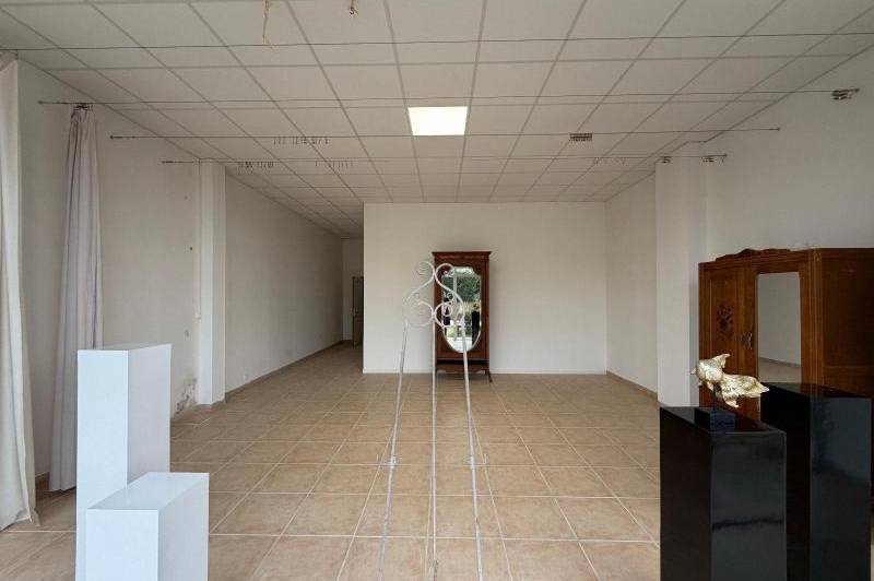 Local commercial - grande vitrine - local commercial  ...