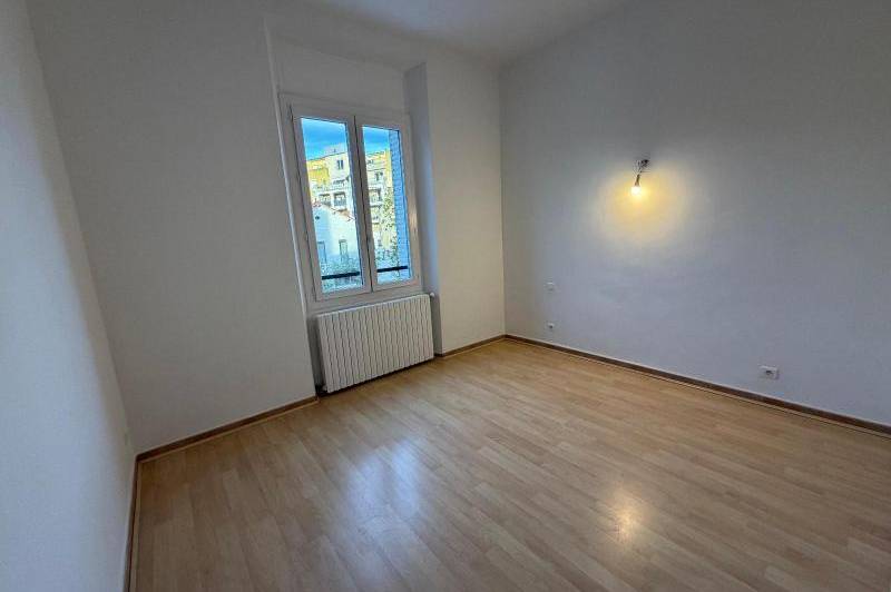 Appartement centre ville- entierement renove - terrasse -  ...