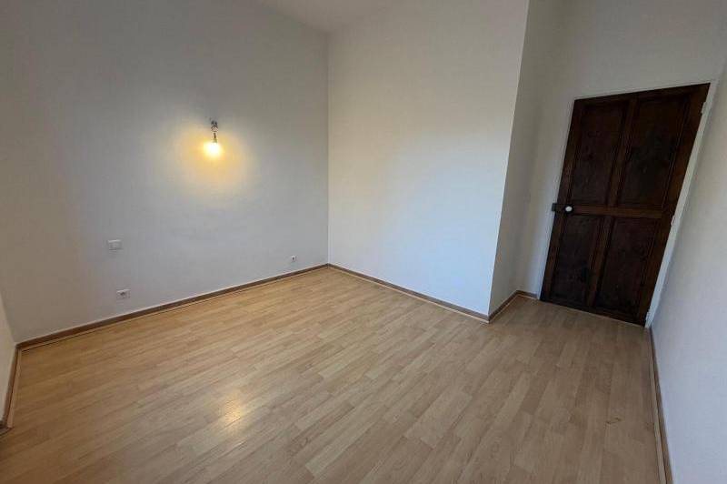 Appartement centre ville- entierement renove - terrasse -  ...