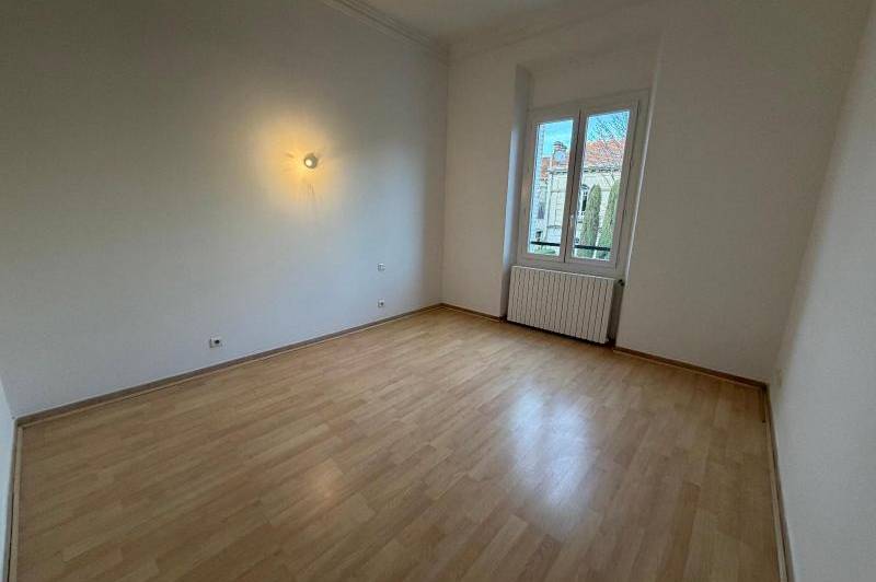 Appartement centre ville- entierement renove - terrasse -  ...
