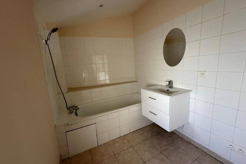 Appartement t3 - balcon - 1 place de  ...