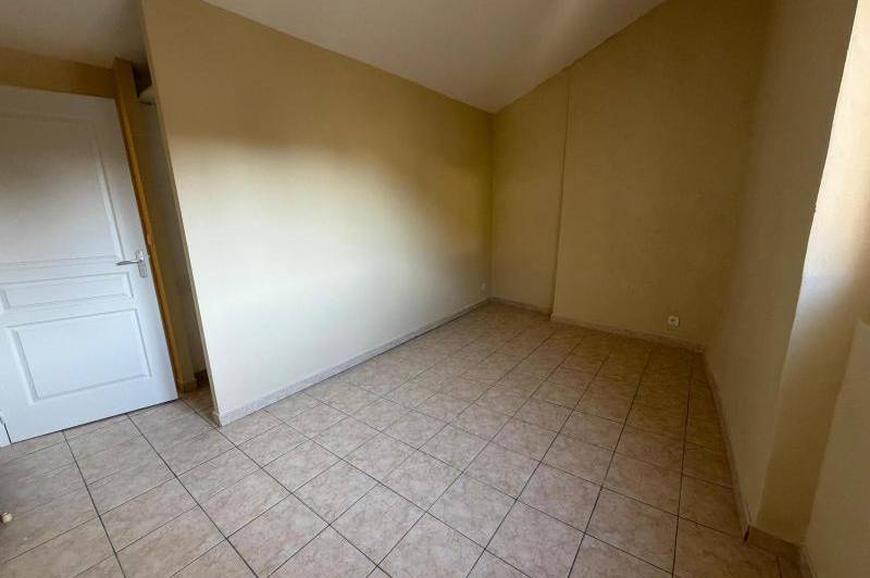 Appartement t3 - balcon - 1 place de  ...