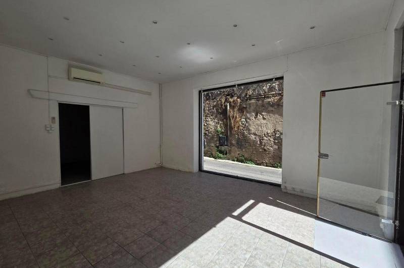 Beau local commercial ou professionnel en centre-ville 3  ...