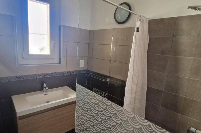 Appartement t3 meuble 1er etage entierement refait ...