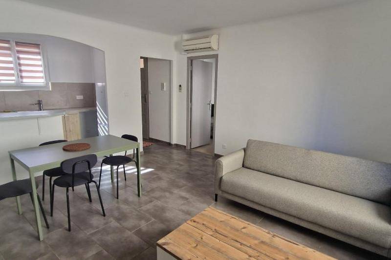Appartement t3 meuble 1er etage entierement refait ...