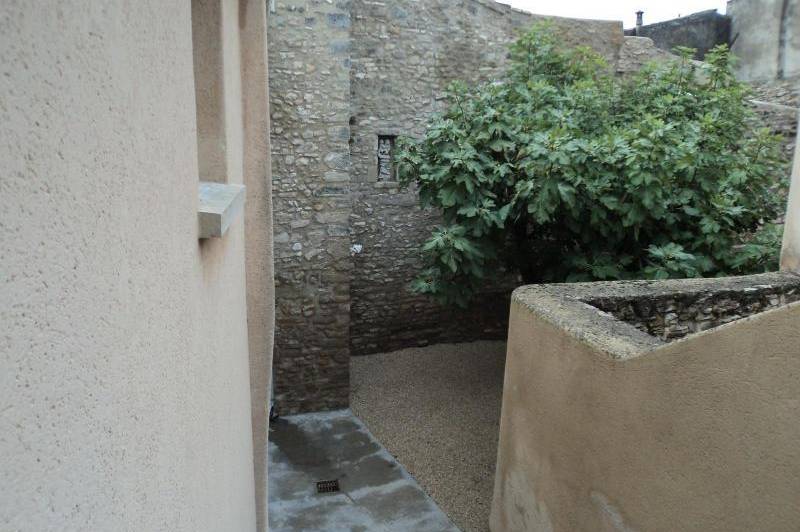 Appartement t3 meuble 1er etage entierement refait ...