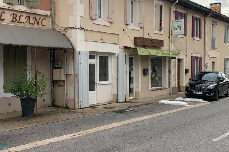Beau local avec climatisation dans le centre du  ...