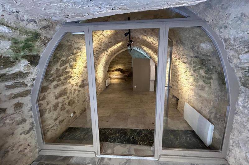 Local - vitrine - chauffage - local commercial  ...