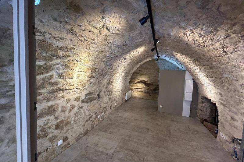 Local - vitrine - chauffage - local commercial  ...