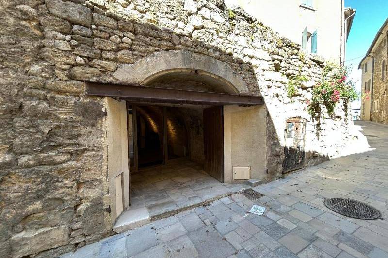 Local - vitrine - chauffage - local commercial  ...