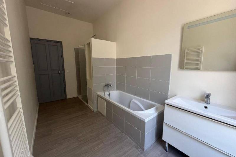 Appartement renove - cave - jardin prive -  ...