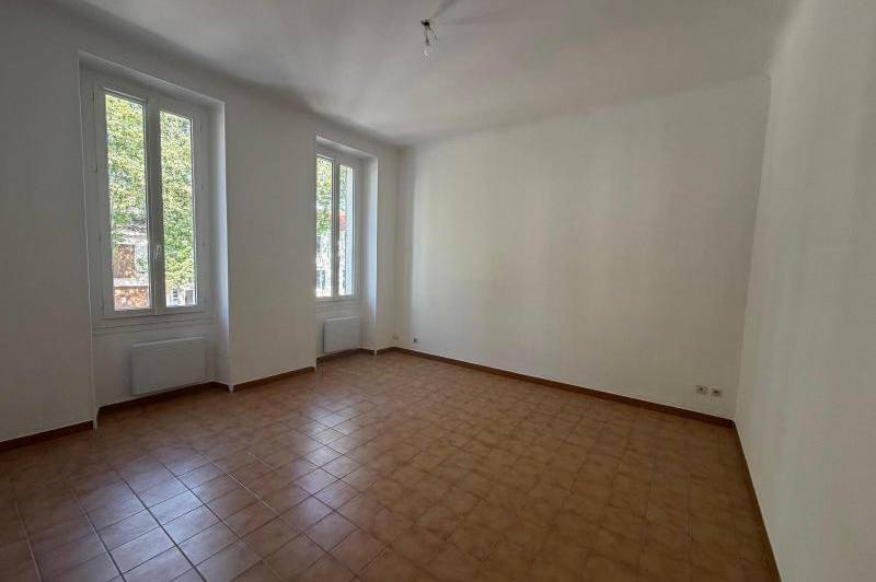 Appartement renove- place de parking- commodites a proximites  ...