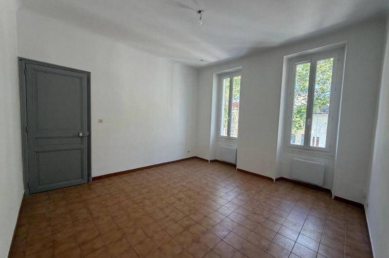 Appartement renove- place de parking- commodites a proximites  ...