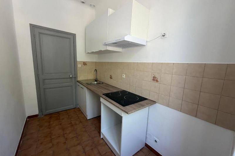 Appartement renove- place de parking- commodites a proximites  ...