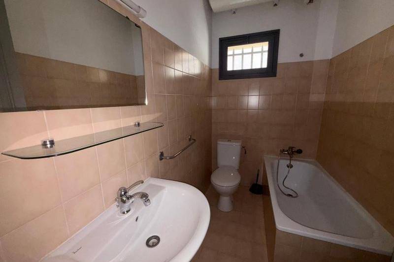 Appartement renove- place de parking- commodites a proximites  ...