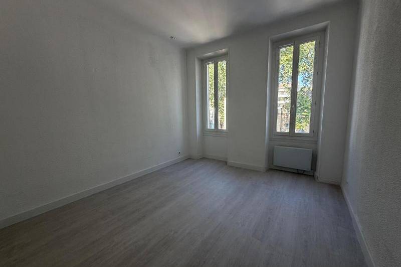 Appartement renove- place de parking- commodites a proximites  ...