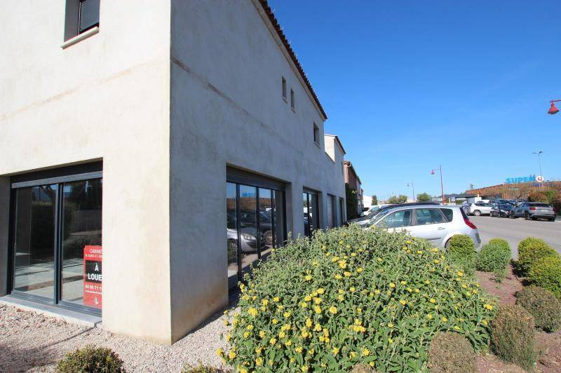 Bureaux au 1er etage dans petit immeuble -  ...