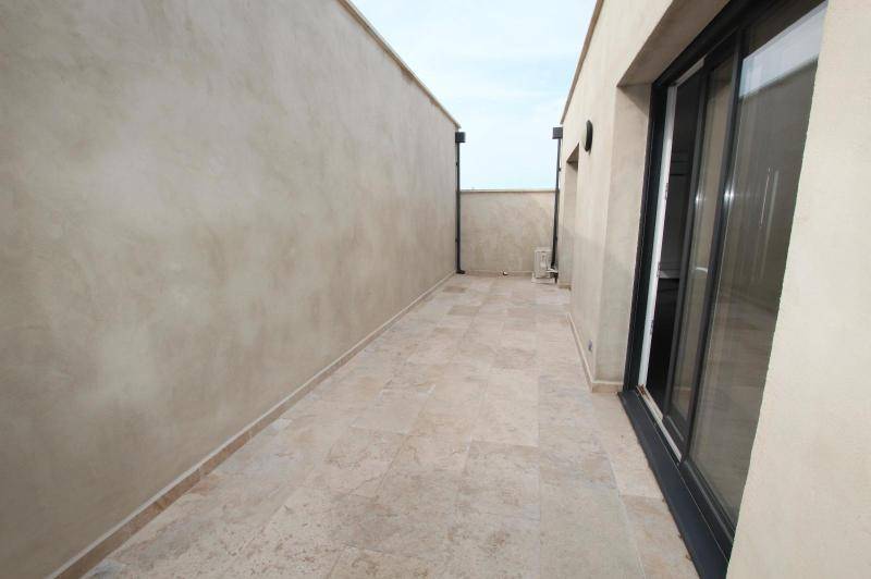 Bureaux au 1er etage dans petit immeuble -  ...