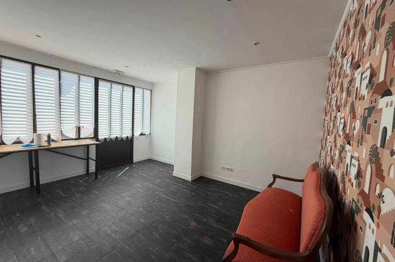 Maison - local professionnel - climatisation - cour  ...
